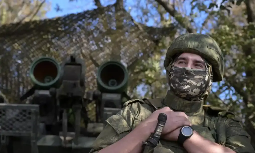 ağzı kamuflajlı asker