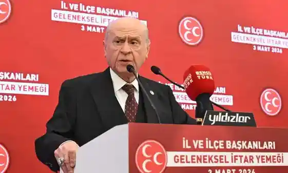 Devlet Bahçeli iftar programındayken