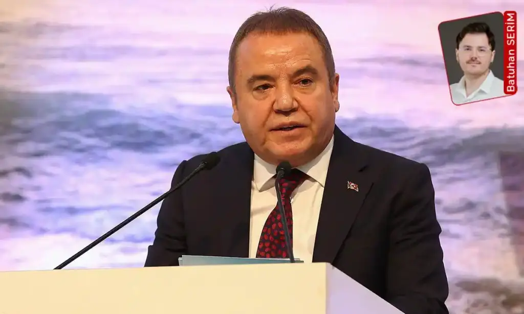 Muhittin Böcek kürsüdeyken