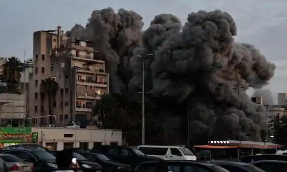 saldırı sonrası siyah dumanlar