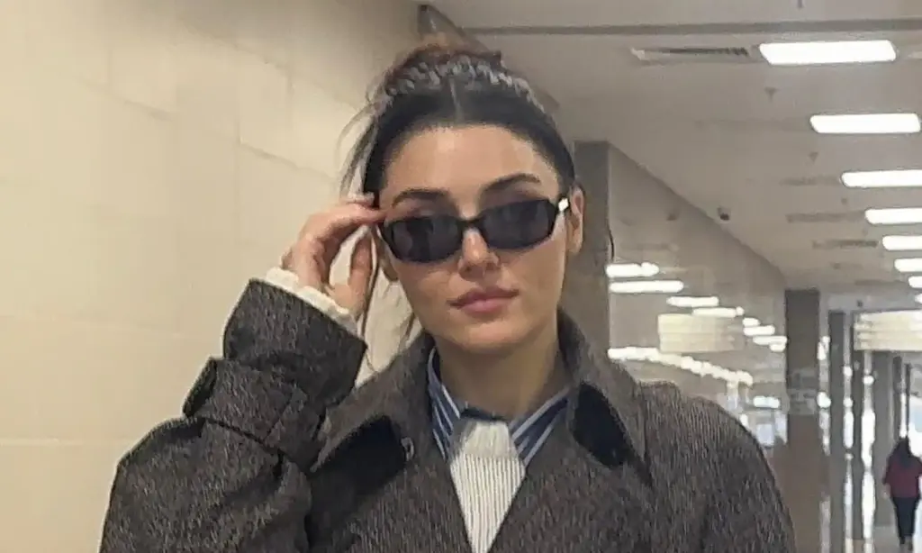 Hande Erçel güneş gözlüğüyle