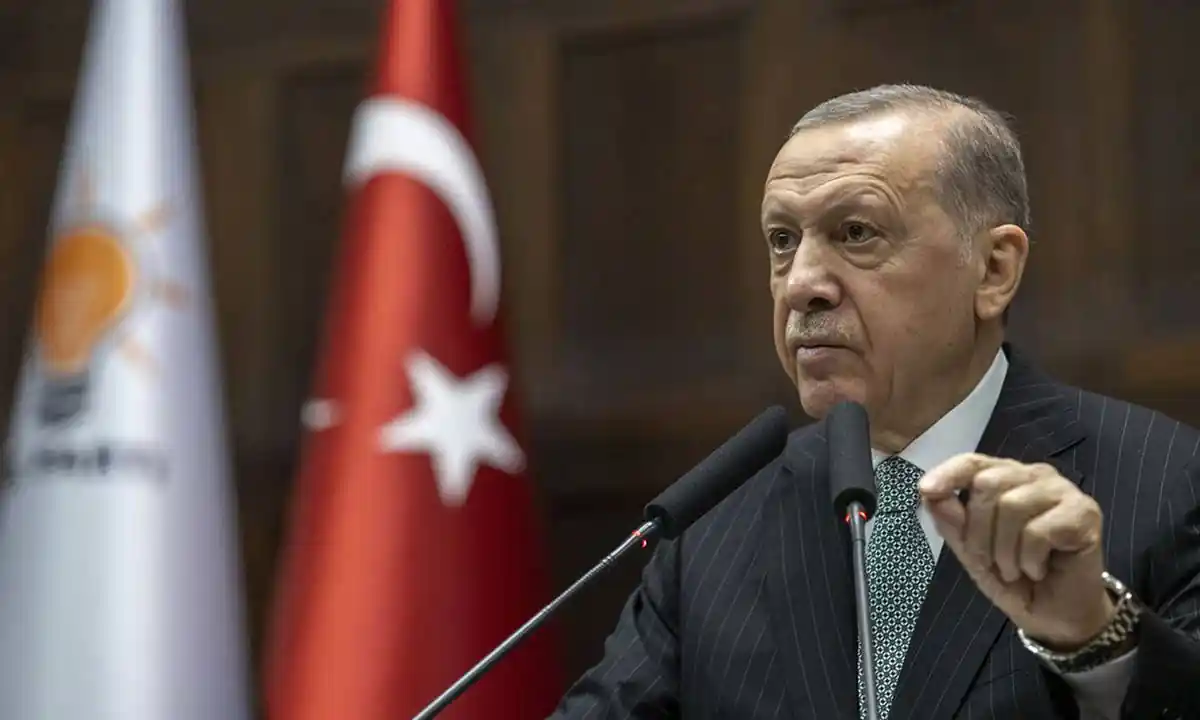 Tayyip Erdoğan mikrofon başındayken