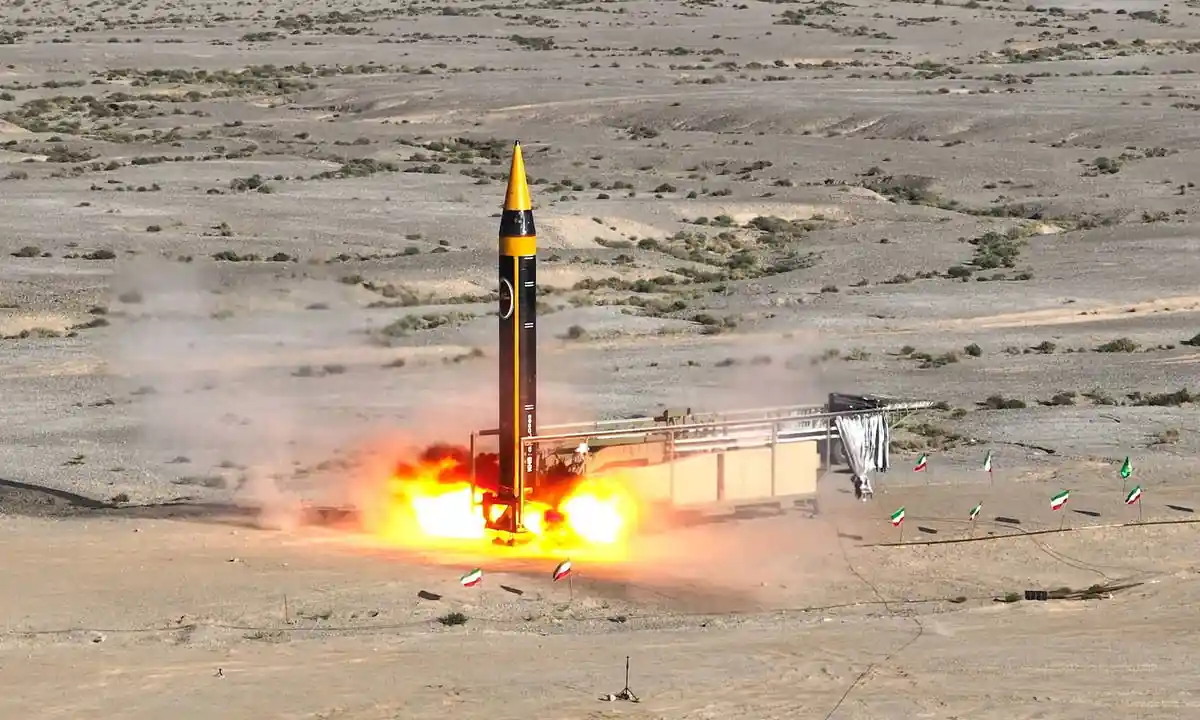 füze fırlatılırken