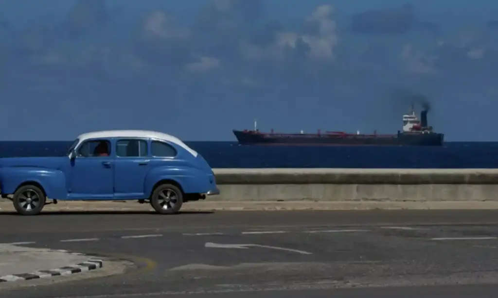 petrol götüren gemi Küba'da