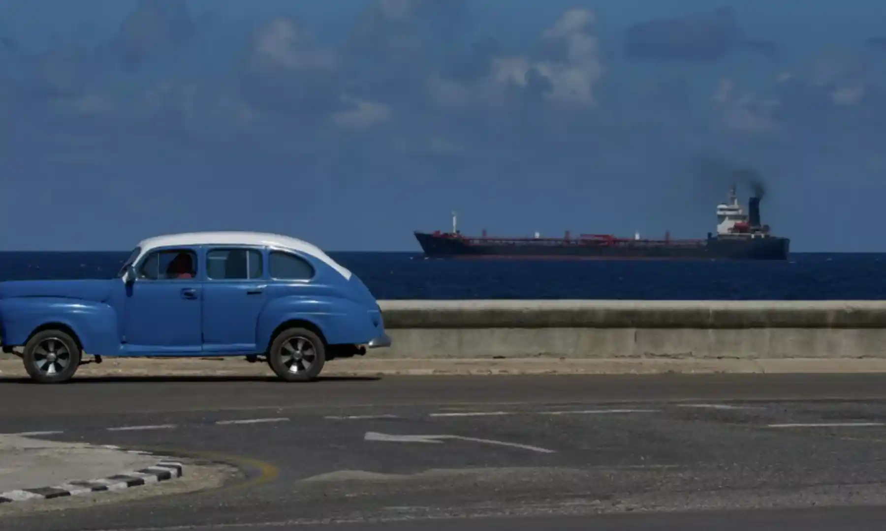 petrol götüren gemi Küba'da