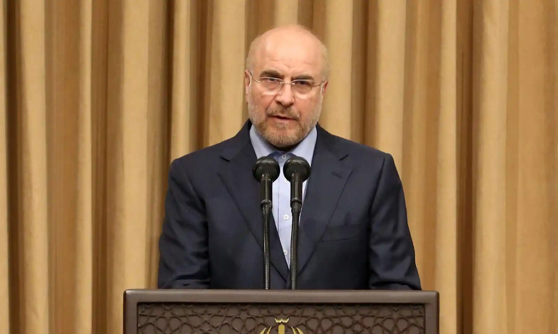 Muhammed Bakır Kalibaf kürsüdeyken