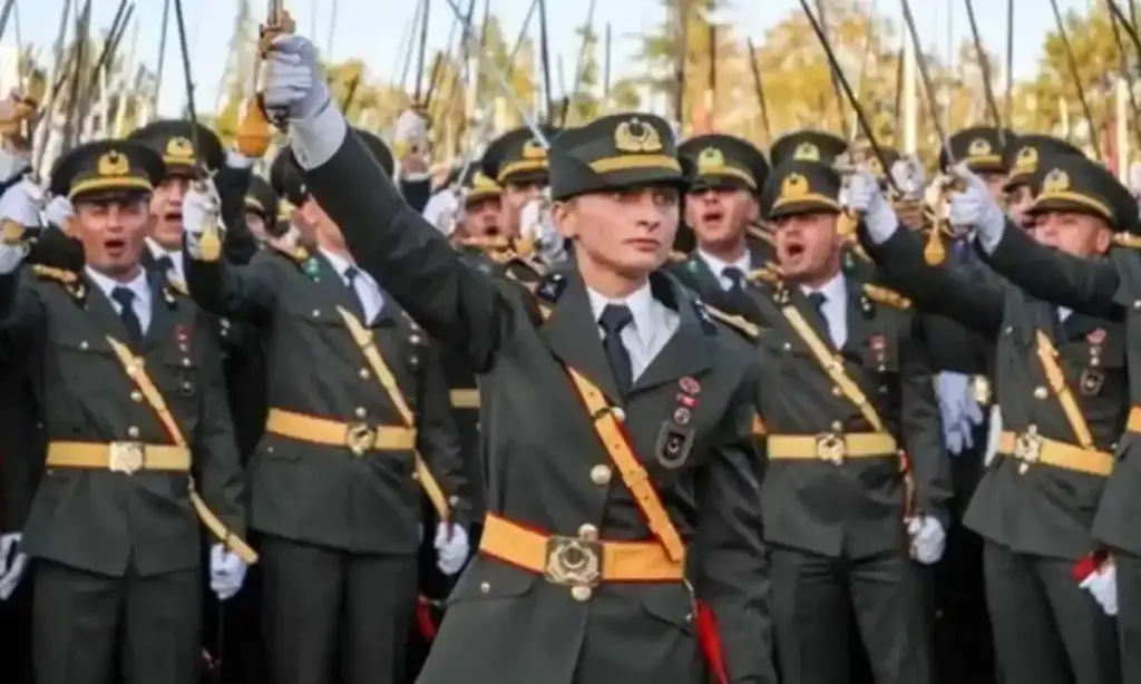 teğmenler kılıç çatarken