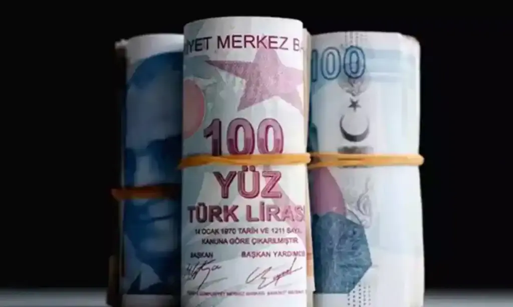 rulolar halinde 100 liralık banknotlar