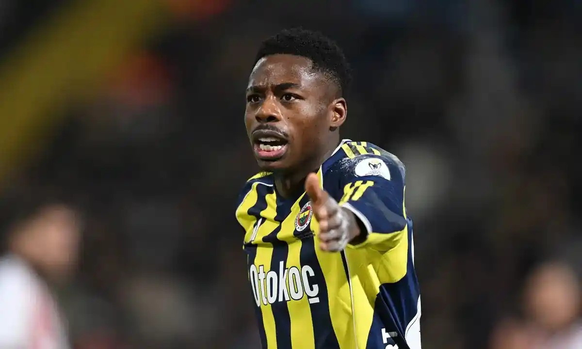 Anthony Musaba elini ileri doğrultmuşken