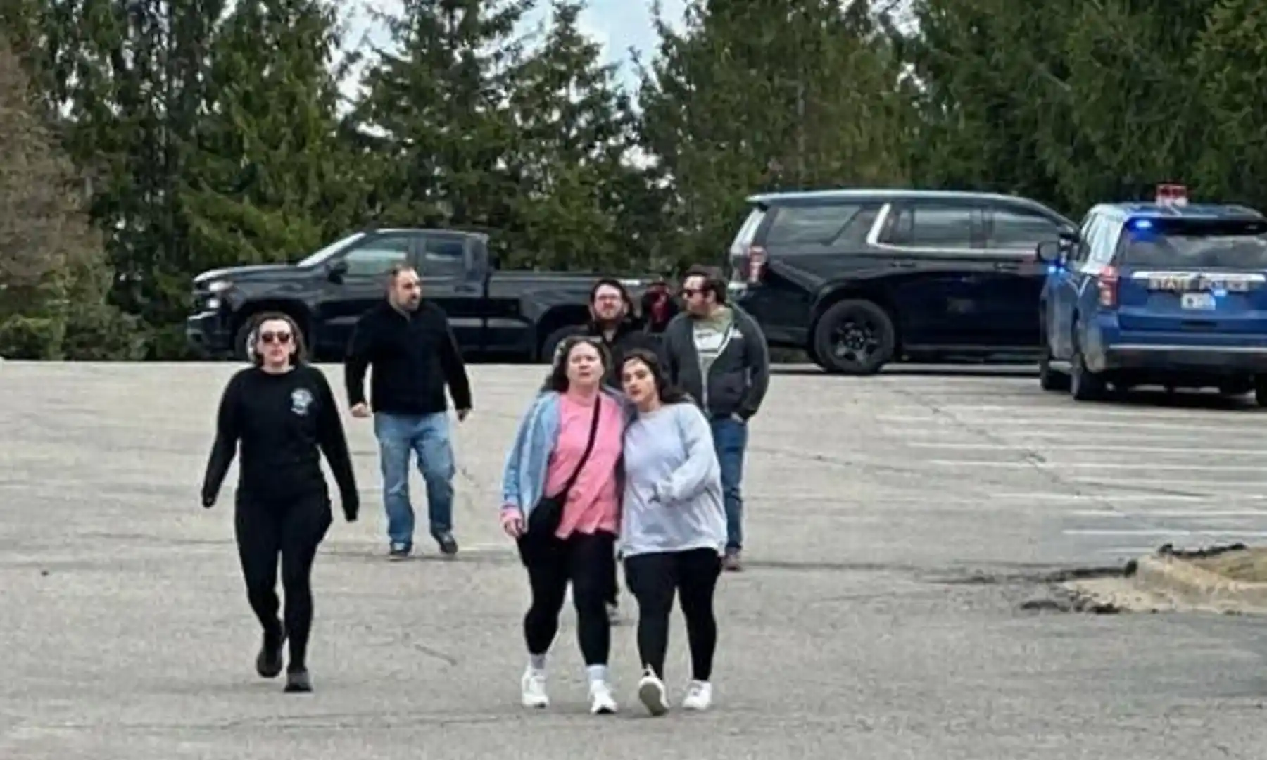 Olay yerinde insanlar