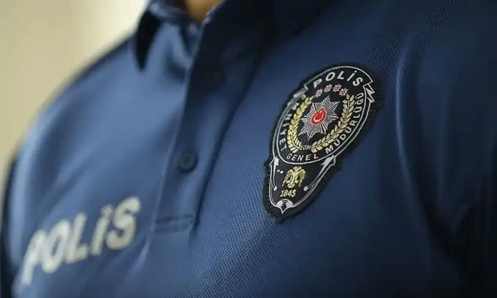 polisin yakından görüntüsü