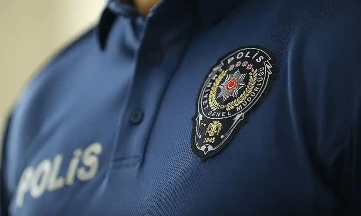 polisin yakından görüntüsü