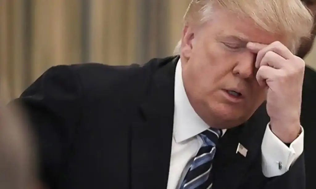 Donald Trump gözlerini yummuşken