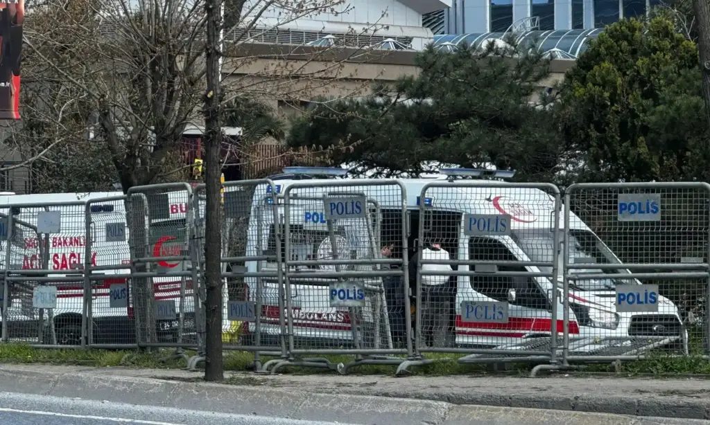 bekleyen ambulanslar