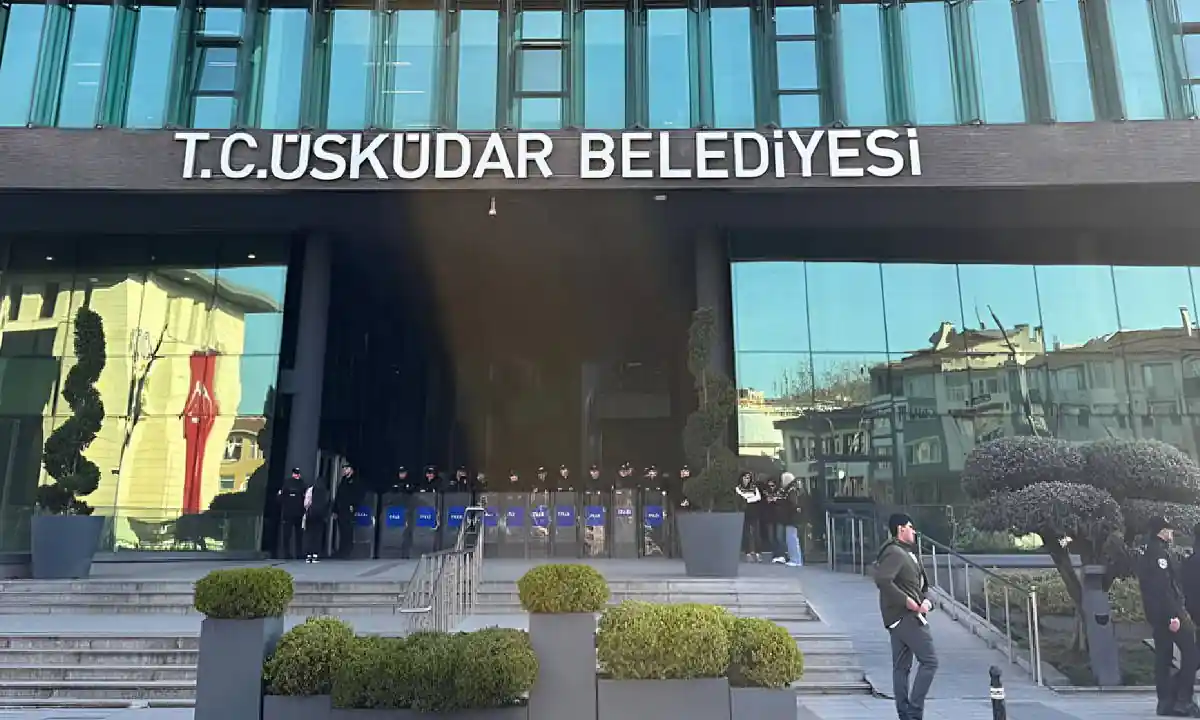 Üsküdar Belediye binası önü