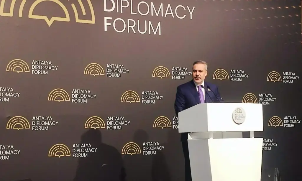 Hakan Fidan kürsüdeyken