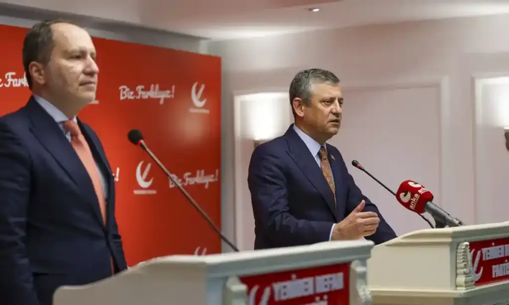 Özgür Özel Yeniden Refah Partisi kürsüsündeyken