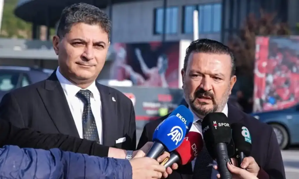 Ertan Torunoğulları röportajdayken